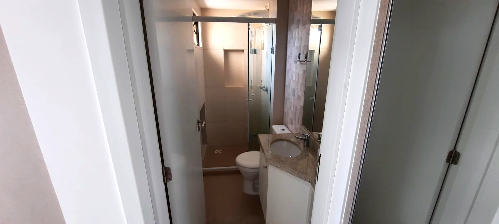 Banheiro da suíte do apartamento